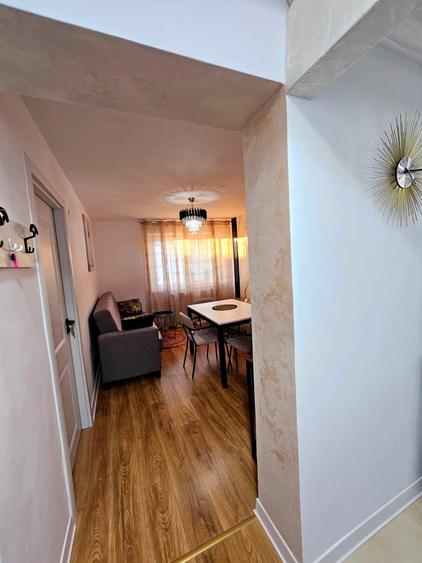 Apartament cu 3 camere semidecomandat în Est