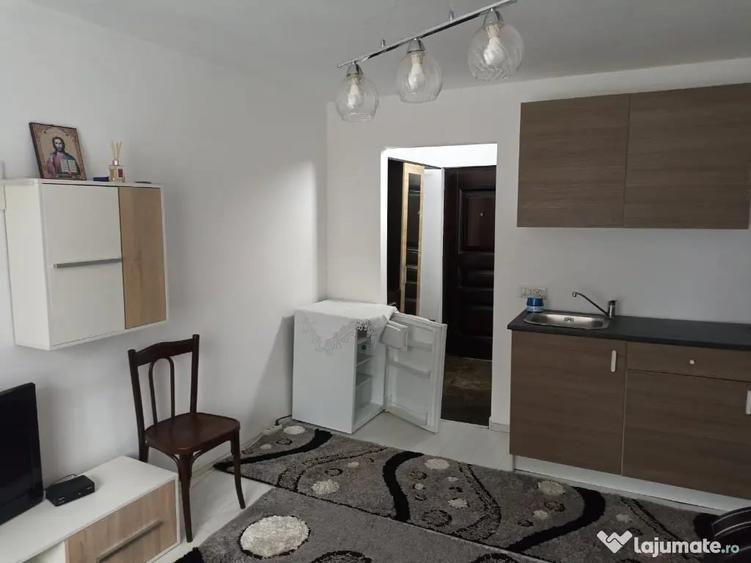 Garsoniera renovata libera mobilata si utilata - 1