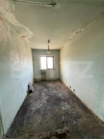 Apartament cu 3 camere decomandat în Sud