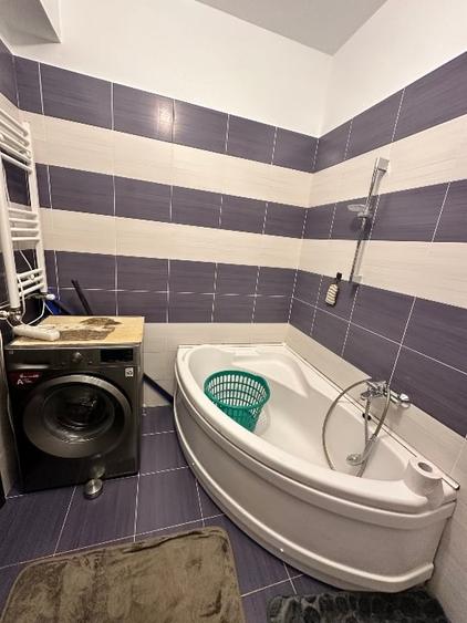 Apartament cu 3 camere decomandat, mobilat în Roșu