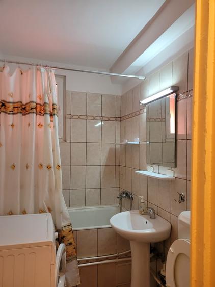 Apartament cu 2 camere semidecomandat în Obor