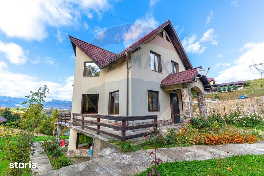 Casă cu 4 camere cu Teren 1053 Mp în Fundata