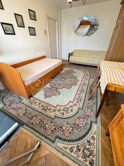 Apartament cu 3 camere în Podu Roș