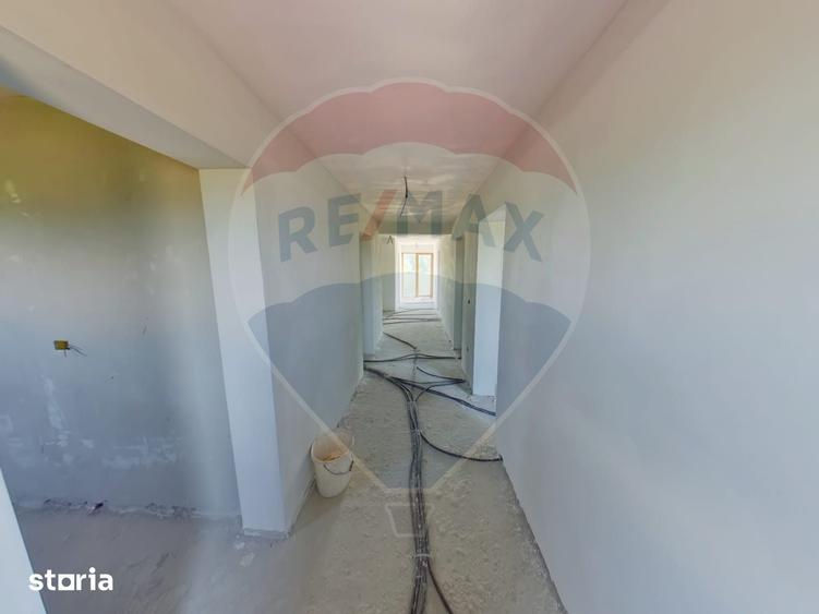 Casă cu 7 camere cu Teren 2124 Mp în Mara