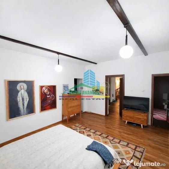 Casă cu 6 camere cu Teren 880 Mp în Ultracentral