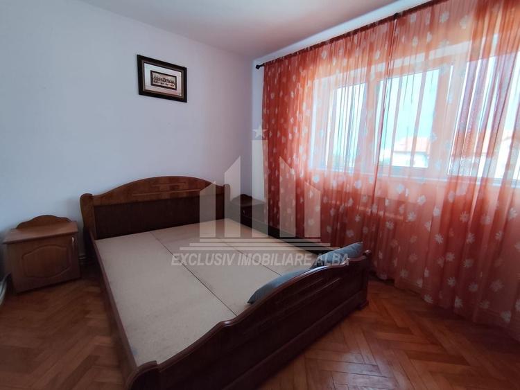 Apartament cu 3 camere semidecomandat, mobilat în Ampoi 1