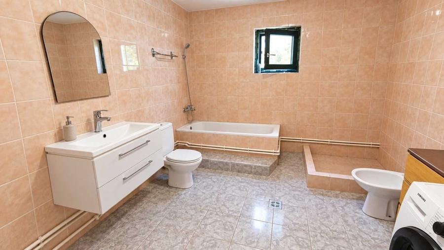Casă cu 4 camere în Bogdănești