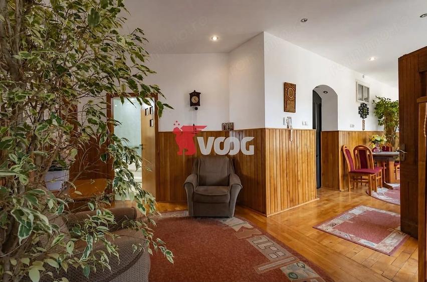 Casă cu 5 camere cu Teren 392 Mp în Central