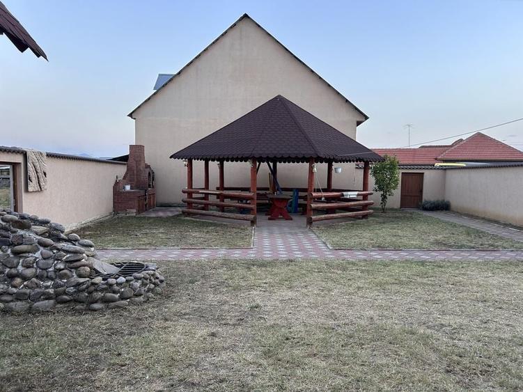 Casă cu 4 camere în Petid
