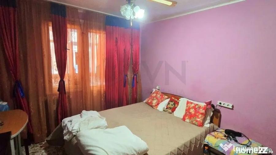 Apartament cu 4 camere semidecomandat în Crângași