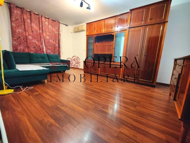 Apartament cu 3 camere decomandat, mobilat în Dacia
