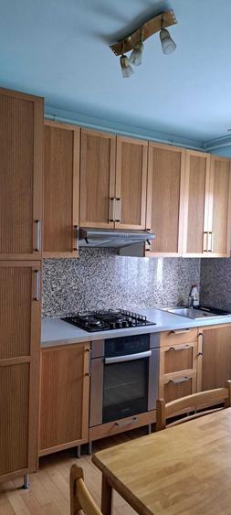 Apartament de vanzare 3 camere in Petrosani, str. Independentei, partial mobilat, doua balcoane (unul inchis), izolat termic interior - 8