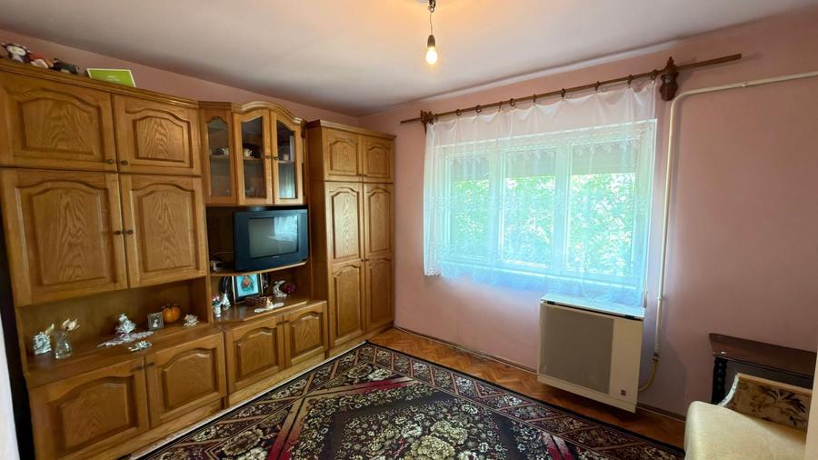 Apartament cu 2 camere semidecomandat, mobilat în Nord-Vest