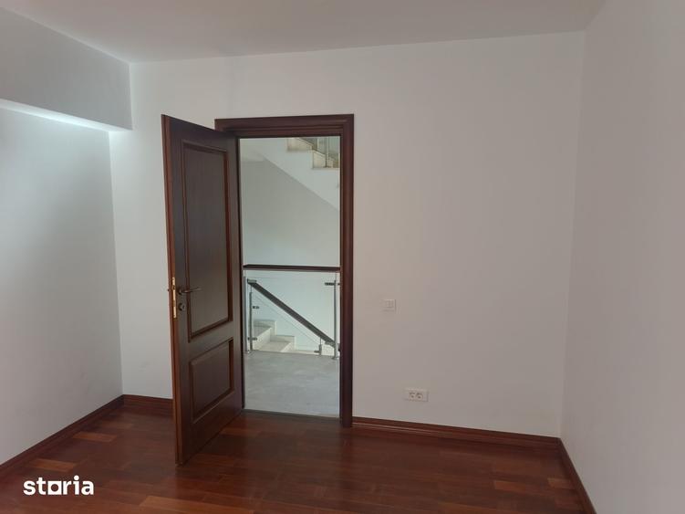 Casă cu 4 camere cu Teren 400 Mp în Central