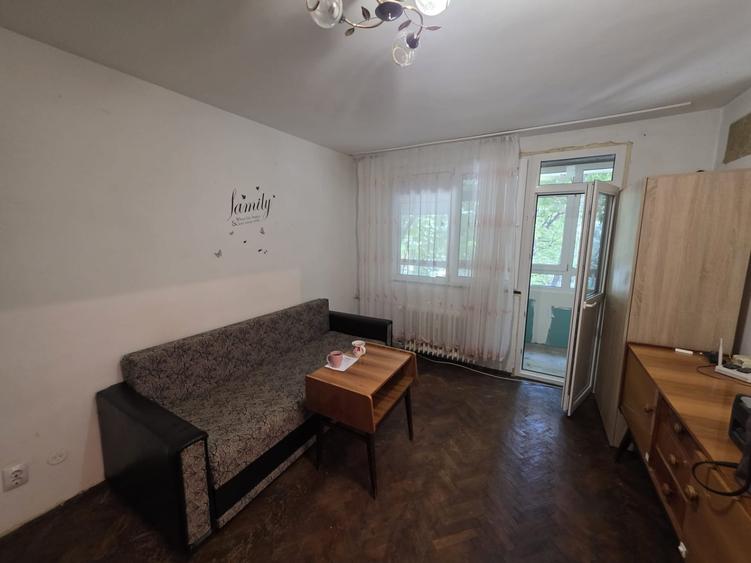 Apartament cu 2 camere semidecomandat, mobilat în Berceni