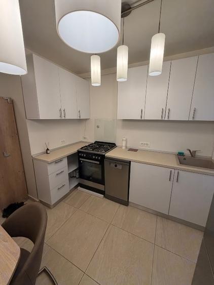 Apartament cu 2 camere semidecomandat, mobilat în Take Ionescu