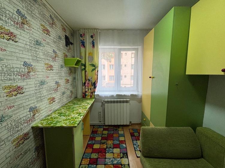 Apartament cu 3 camere semidecomandat, mobilat în George Enescu