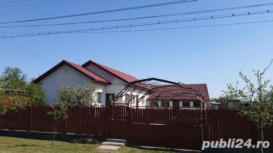 Casă cu 5 camere cu Teren 1784 Mp în Merei
