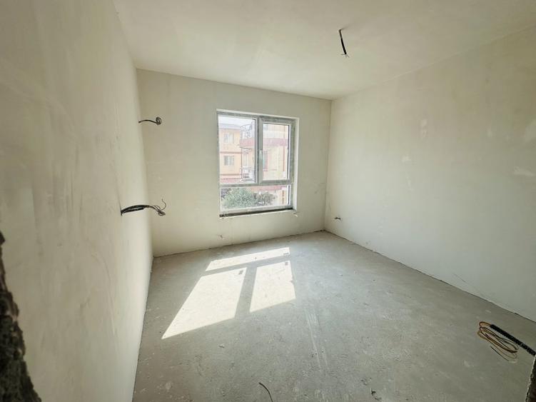 Duplex cu 5 camere cu Canalizare în Roșu