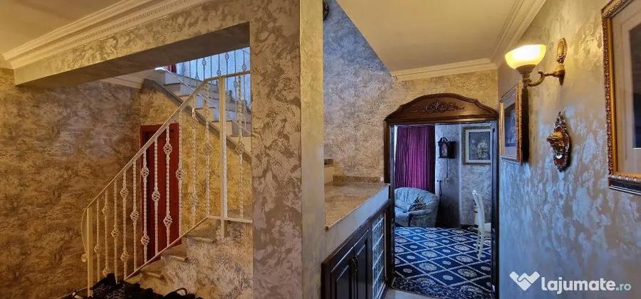 Casă cu 6 camere cu Teren 698 Mp în Sânmartin
