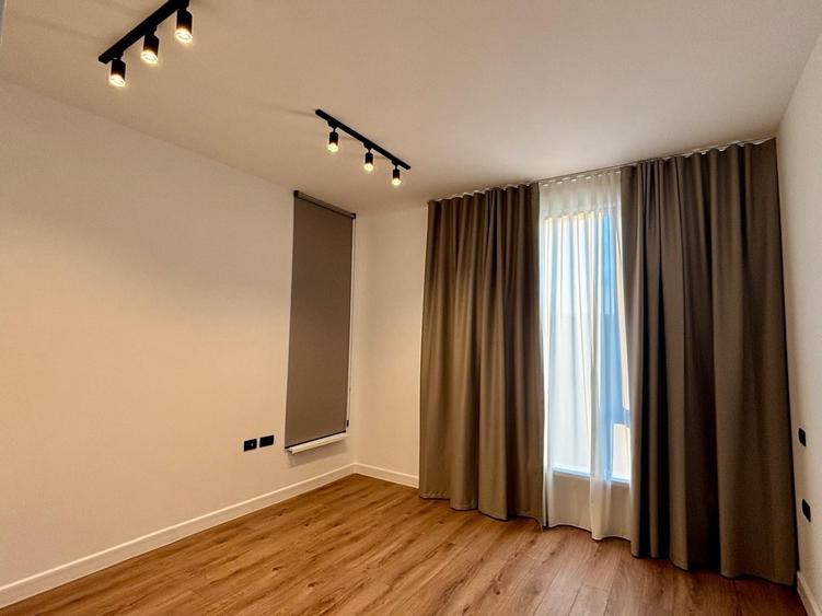 Casă cu 4 camere cu Teren 300 Mp în Tunari
