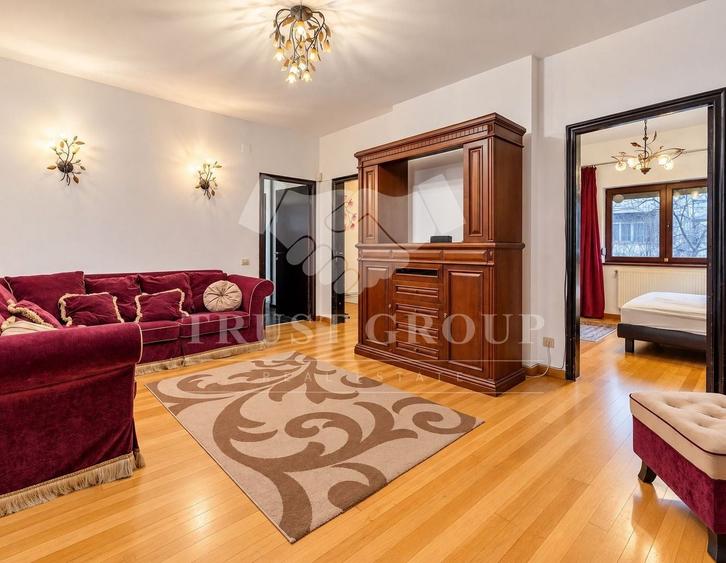 Apartament cu 8 camere decomandat, mobilat în Cotroceni