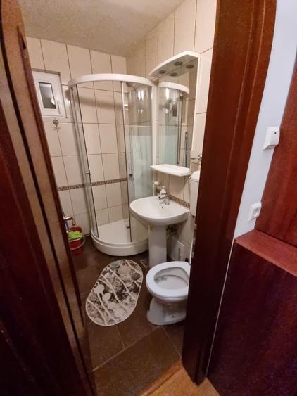 Casă cu 2 camere decomandat în Noua