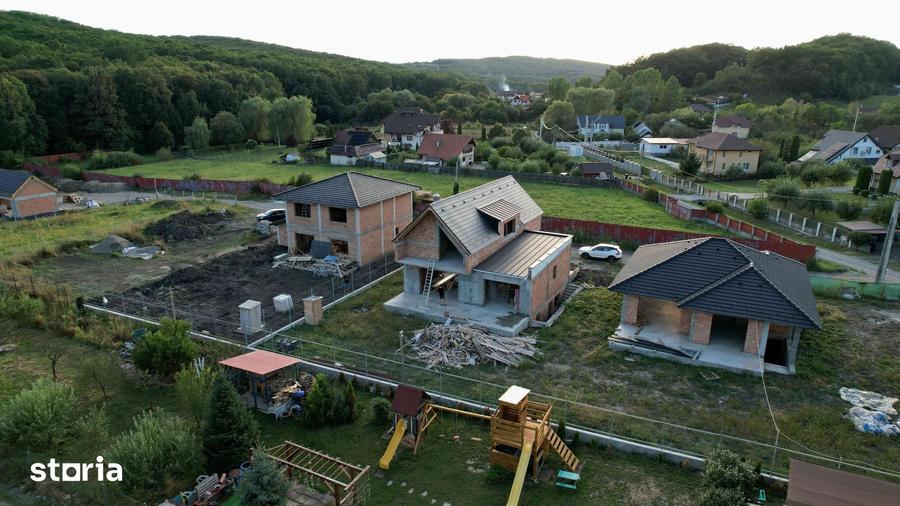 Casă cu 3 camere cu Teren 566 Mp în Corunca