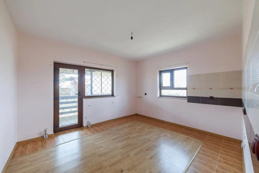 Casă cu 6 camere cu Teren 705 Mp în Central