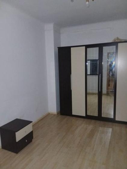 Apartament cu 4 camere semidecomandat, mobilat în Lacul Tei