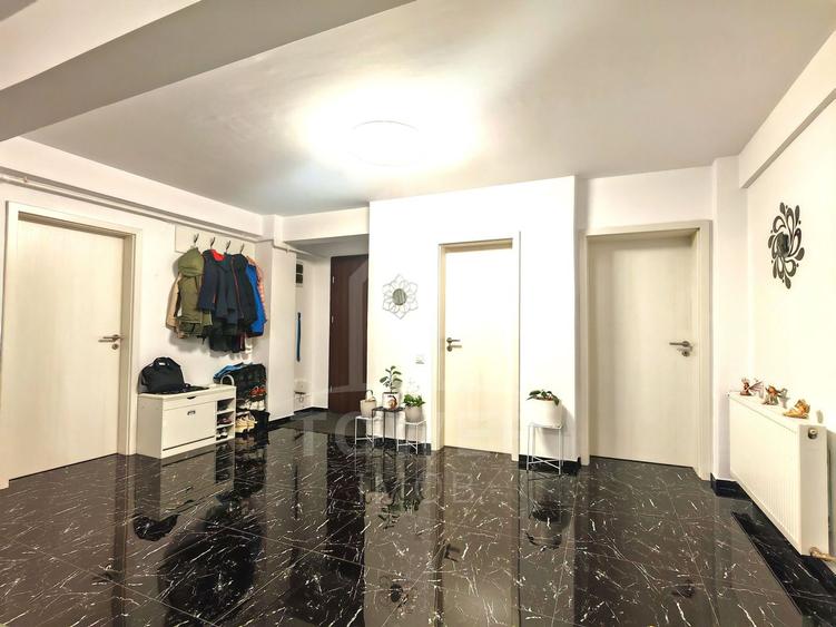 Penthouse cu 4 camere decomandat, mobilat în Mihai Viteazul