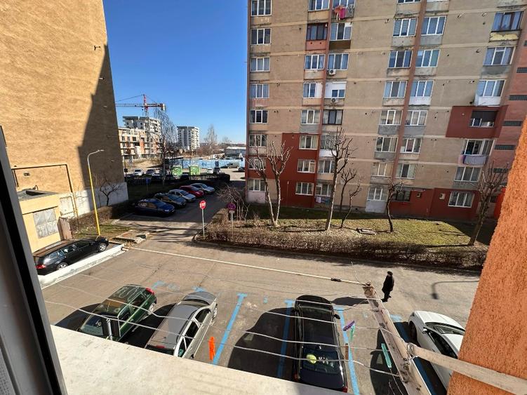 Inchiriez camera de 24m2 cu baie proprie si centrala in cartierul Noua - 6