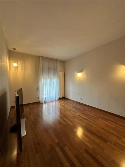 Apartament cu 4 camere decomandat, mobilat în Băneasa