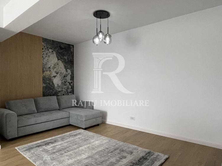 Apartament cu 2 camere semidecomandat, mobilat în Central