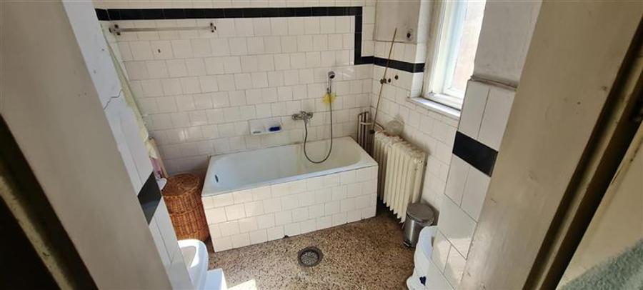 Casă individuală cu 4 camere cu Canalizare în Central