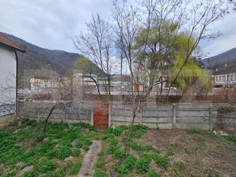Casă individuală cu 4 camere cu Canalizare în Cugir