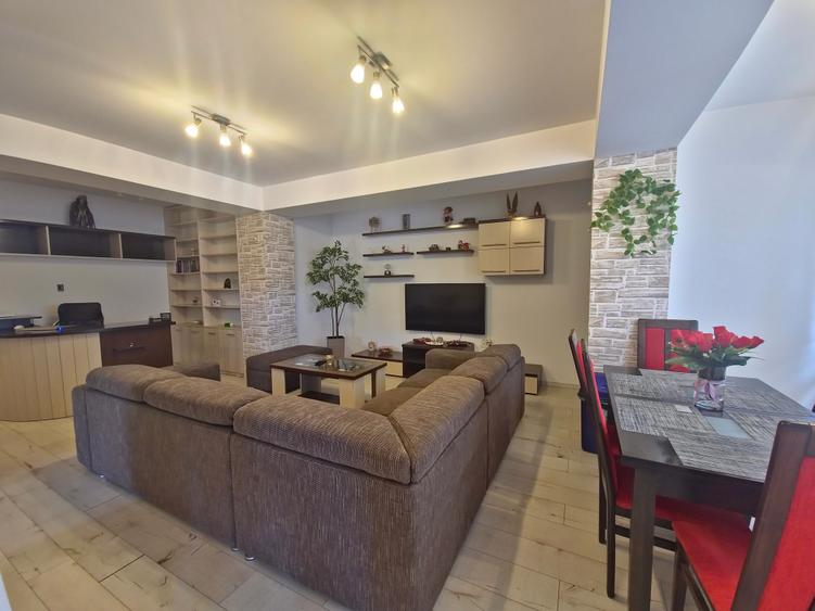 Apartament cu 3 camere decomandat, mobilat în Energia
