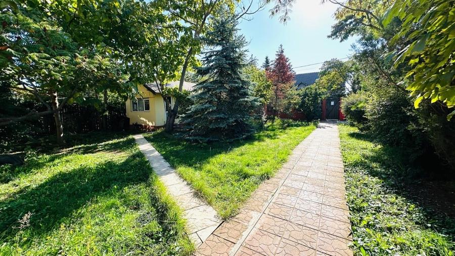 Casă individuală cu 9 camere cu Canalizare în Central