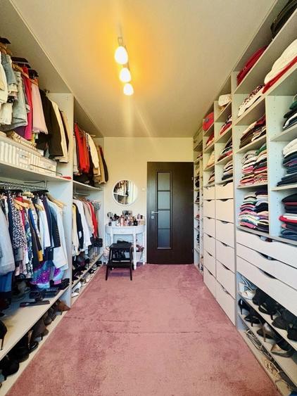 Apartament cu 4 camere decomandat în Răcădău