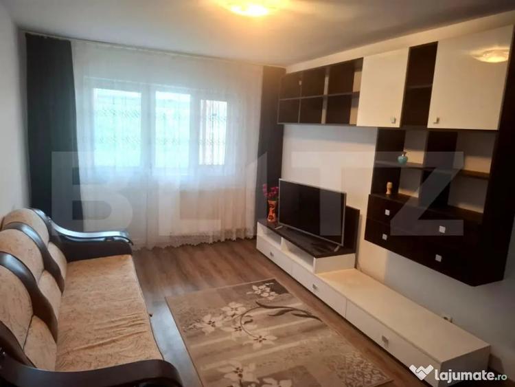 Apartament cu 3 camere decomandat în Micro 6