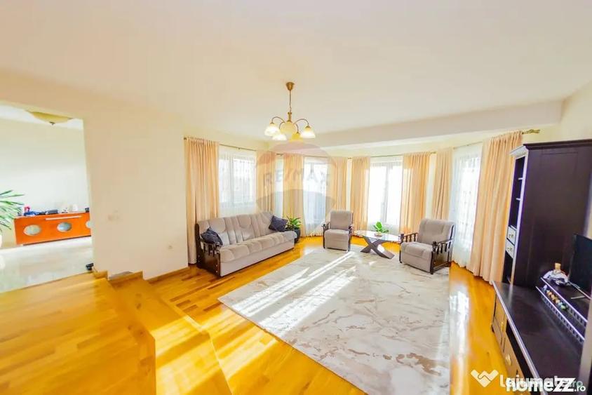 Casă cu 7 camere cu Teren 2823 Mp în Tăuții de Sus
