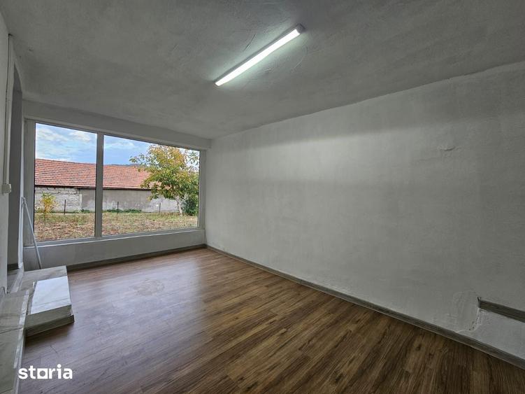Casă cu 2 camere cu Teren 472 Mp în Vețel