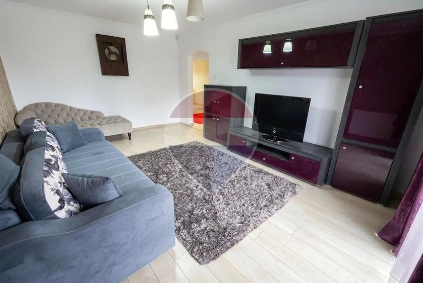 Apartament cu 4 camere decomandat în Central
