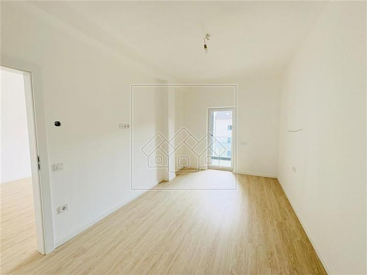 Apartament cu 2 camere decomandat în Exterior Vest