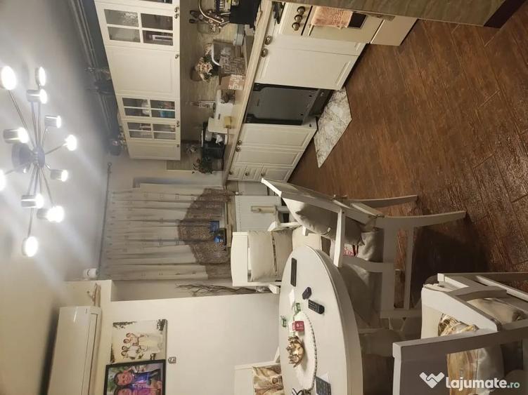 Apartament cu 4 camere decomandat în Central