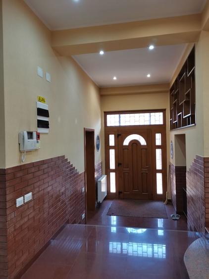 Casă individuală cu 7 camere cu Canalizare în Băneasa