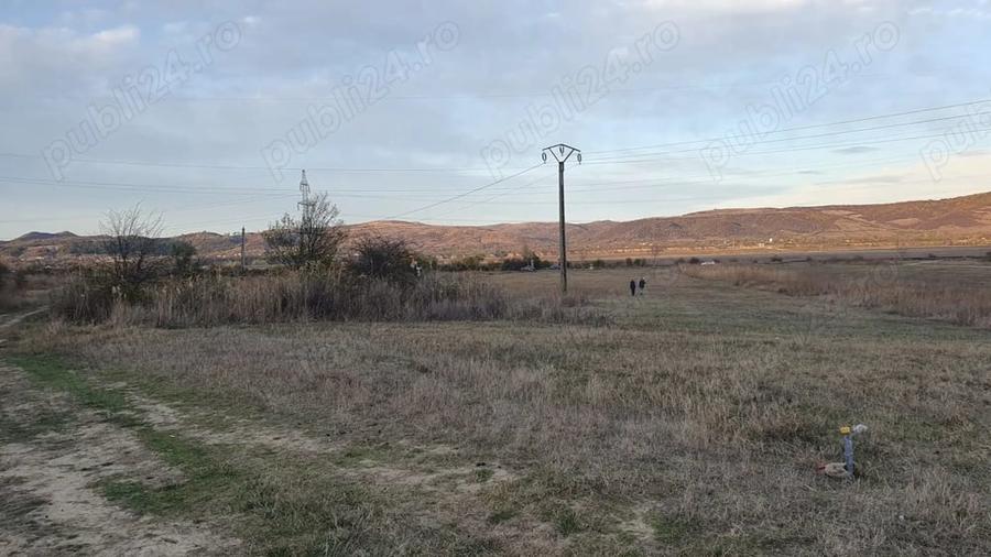Teren de 10000 mp, în Cândești