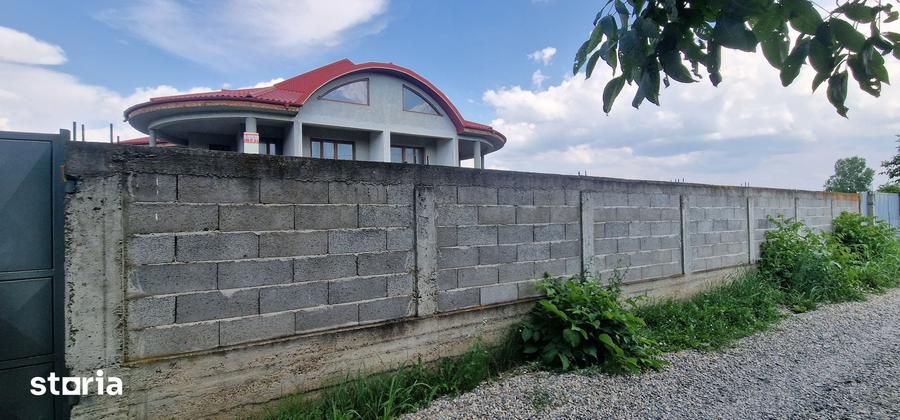 Casă cu 10 camere cu Teren 1860 Mp în Măgura