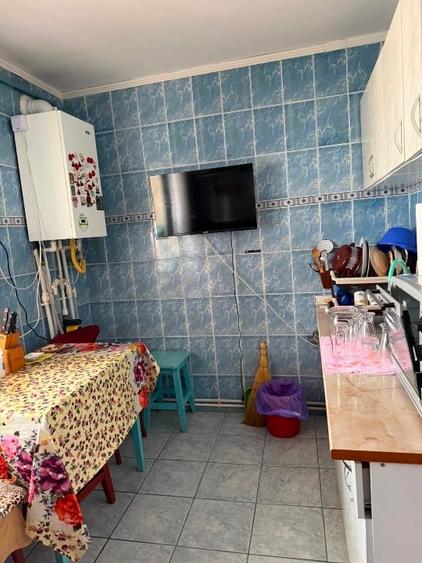 Apartament cu 3 camere decomandat, mobilat în Fetești-Gară