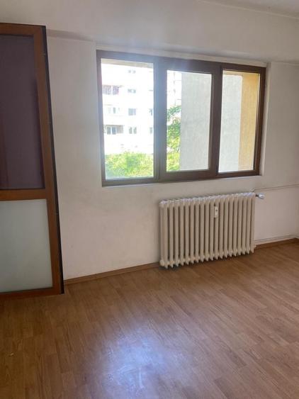 Apartament cu 4 camere în Pantelimon